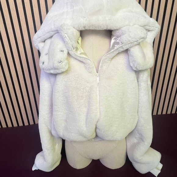 ALO YOGA WHITE GORGEOUS SHERPA FAUX-FUR JACKET! - Picture 1 of 16